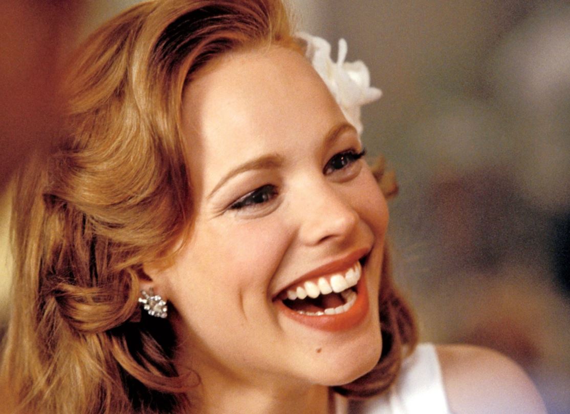 Rachel McAdams smiling on the set of the Notebook